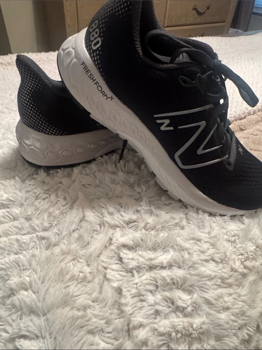 New Balance Black and White Fresh Foam 880 Running Shoes 6.5
